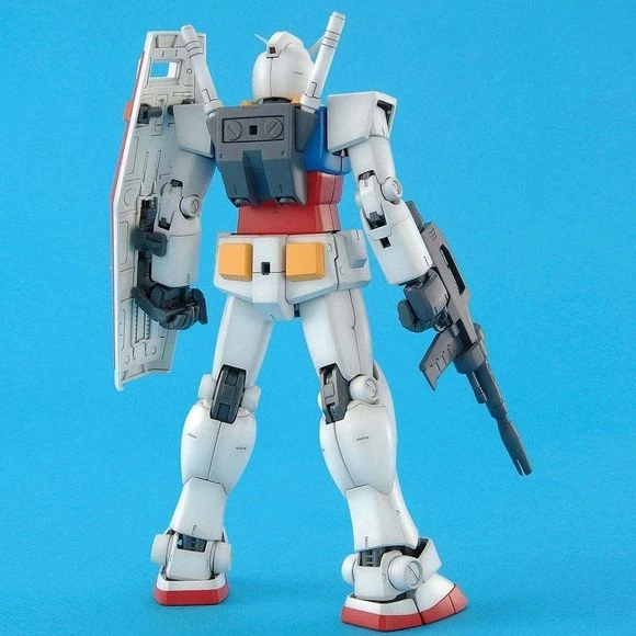 Bandai Gundam RX-78-2 Ver. 2.0 MG 1/100 Scale Model Kit 3 Bandai Gundam RX-78-2 Ver. 2.0 MG 1/100 Scale Model Kit - Image 3